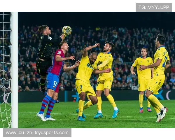 加迪斯前场拼抢非常积极，攻防一体展现强大韧性